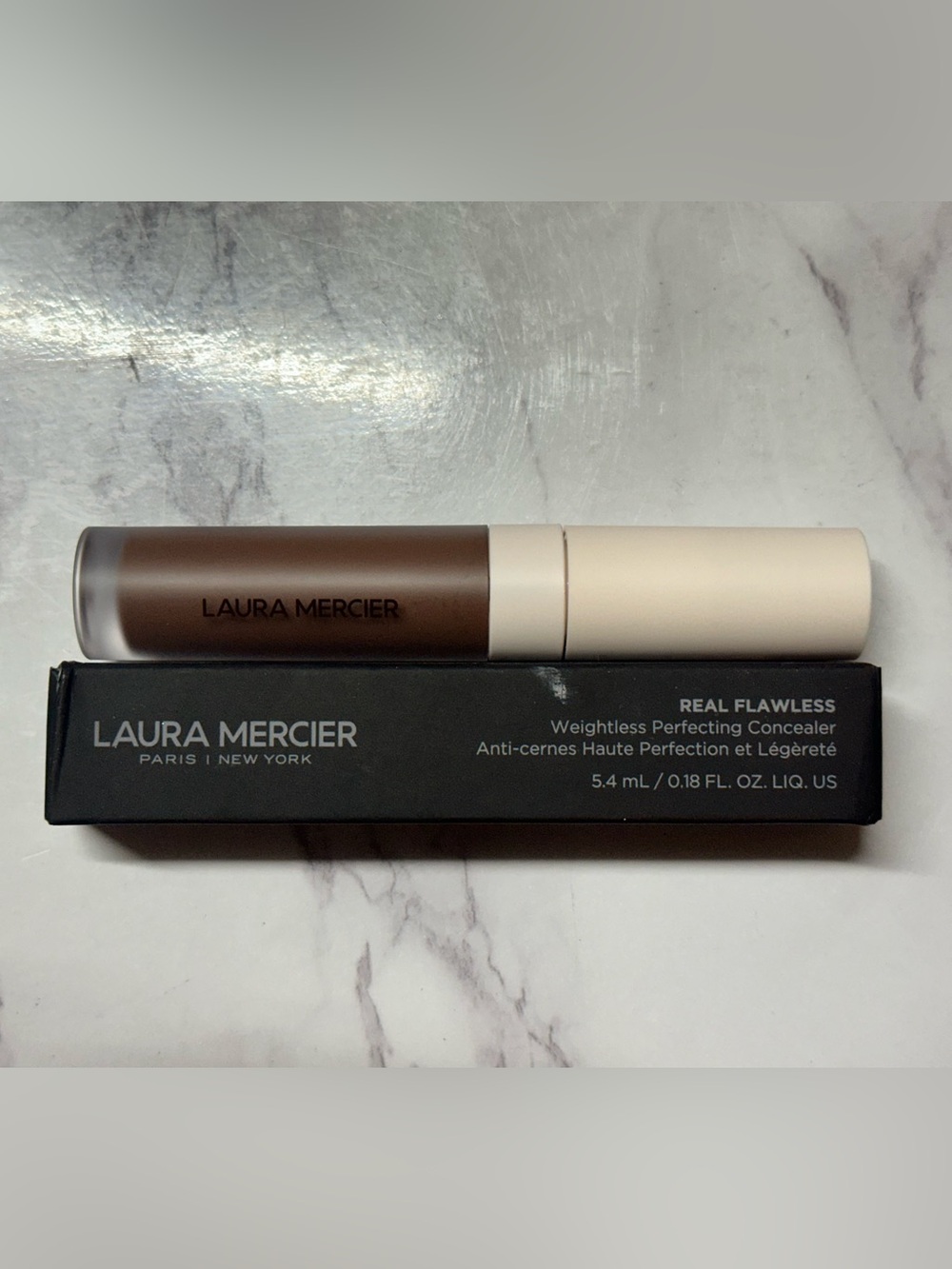 laura mercier Real Flawless Concealer Stick – Deep Brown & Ivory Cap